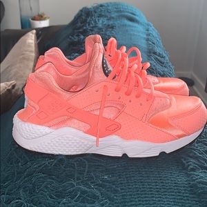 Coral Nike Huarache